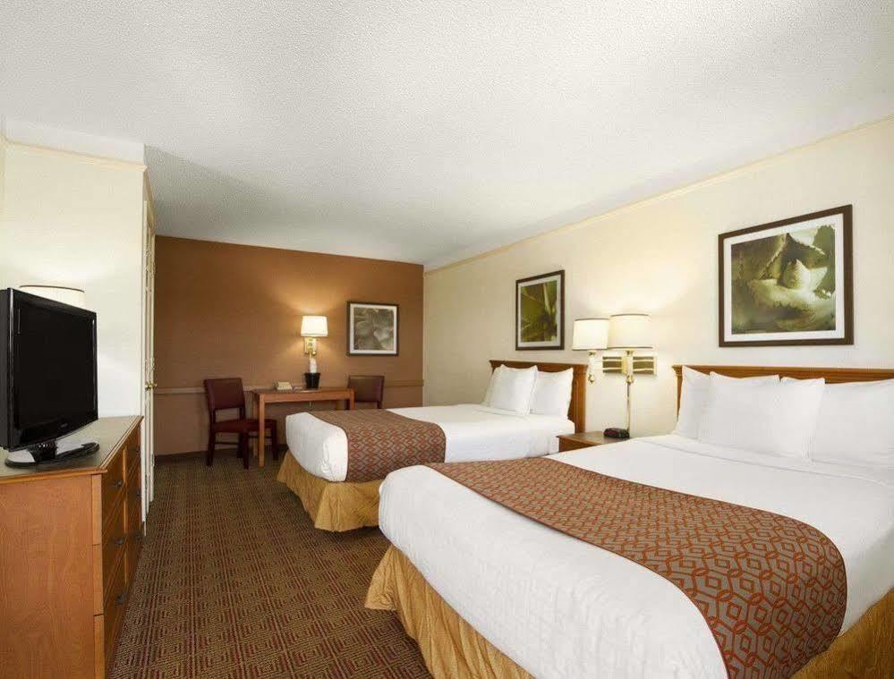 Hotel Budget & Atlanta Stadium